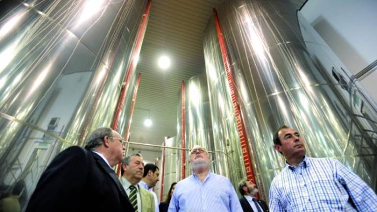 Arias Cañete toma el aceite por bandera para Europa Arias Cañete toma el aceite por bandera para Europa