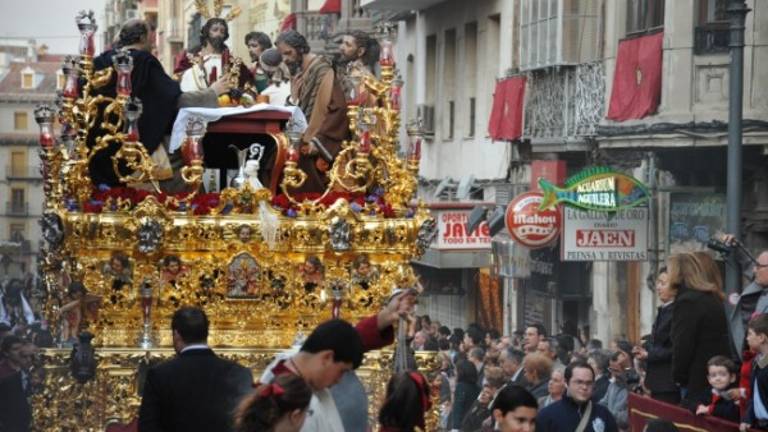 Tres barrios en procesión