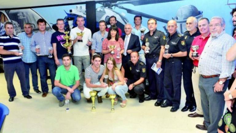 La Policía abraza a los ciudadanos La Policía abraza a los ciudadanos