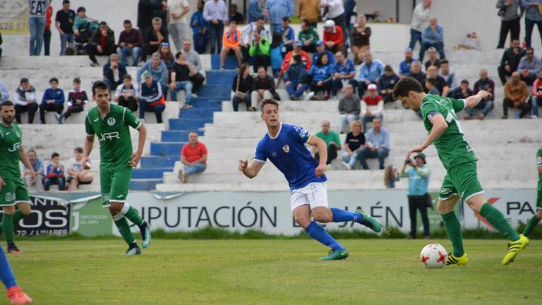 Linarejos echa el cierre con victoria ante el Mancha Real