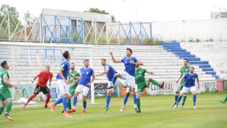 Linarejos echa el cierre con victoria ante el Mancha Real