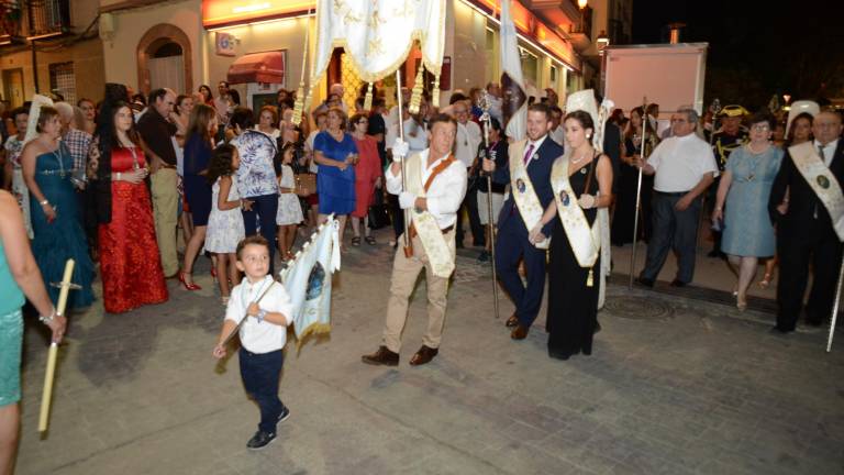 La Virgen resplandece en la calle