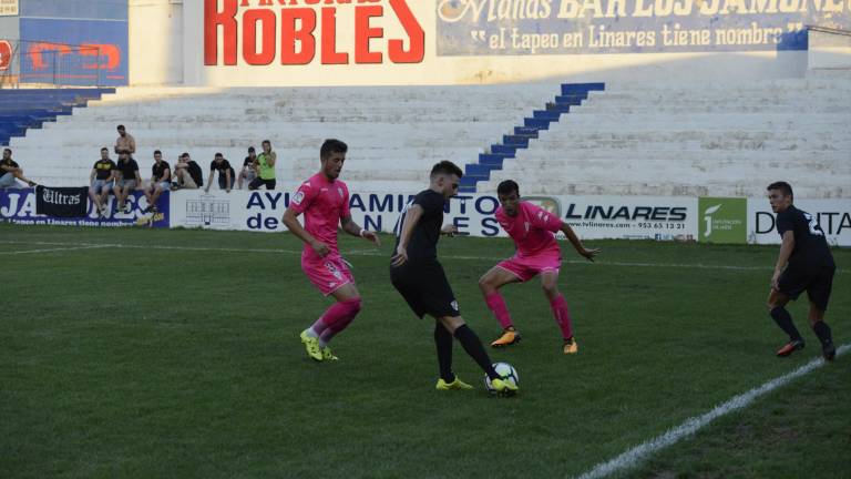 Baño de fútbol al Linares