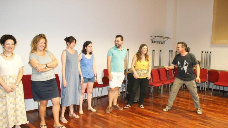 Clase práctica para ayudar a hablar en público con el teatro Clase práctica para ayudar a hablar en público con el teatro