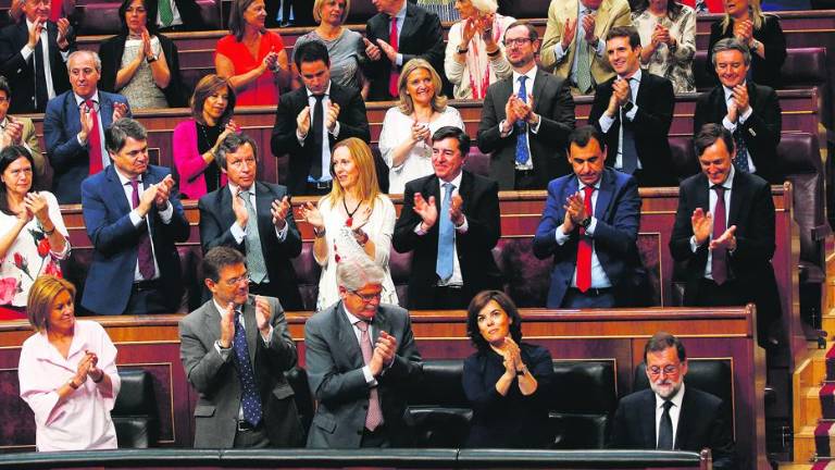 Once horas de “duelo” entre el PP y Podemos Once horas de “duelo” entre el PP y Podemos