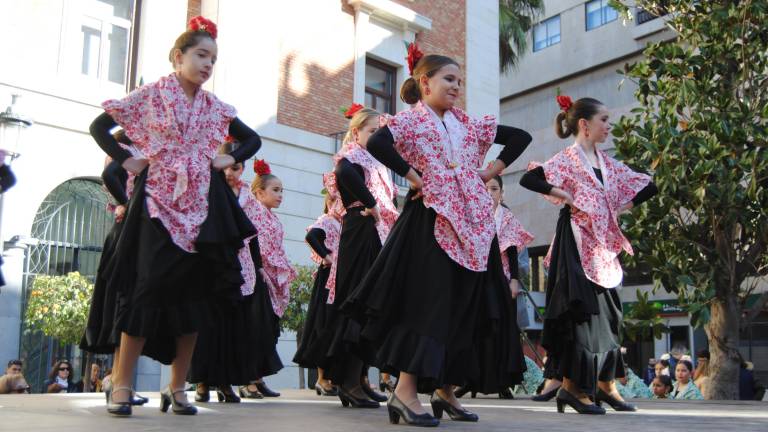 Zapateados y volantes que triunfan en la Deán Mazas