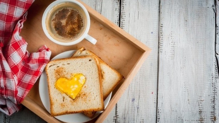 Saltarse el desayuno acumula más grasa en las arterias