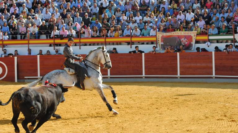 Navas llena de olés su nueva plaza Navas llena de olés su nueva plaza