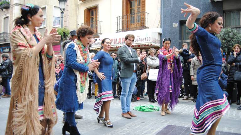 San Antón baila flamenco por las calles de la capital San Antón baila flamenco por las calles de la capital