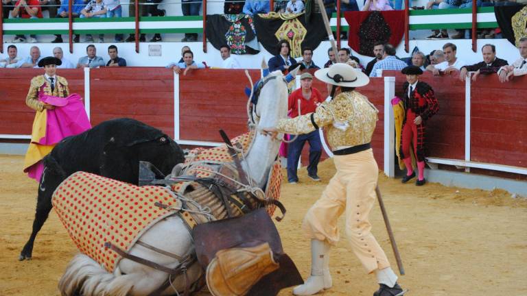Navas llena de olés su nueva plaza Navas llena de olés su nueva plaza