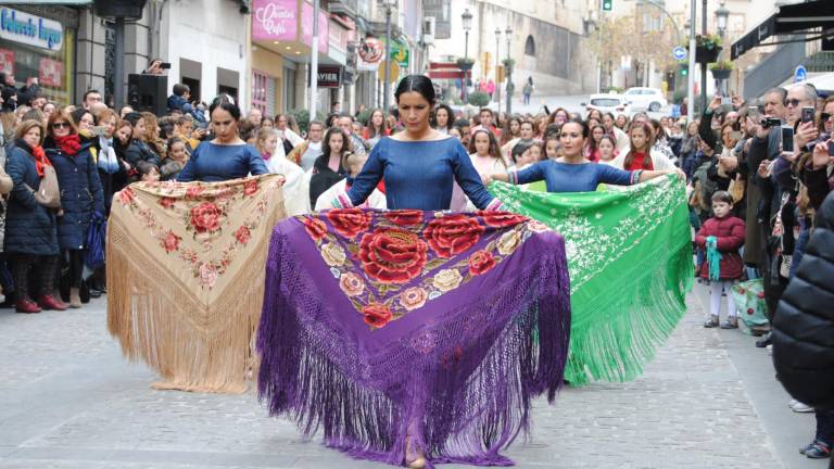 San Antón baila flamenco por las calles de la capital San Antón baila flamenco por las calles de la capital