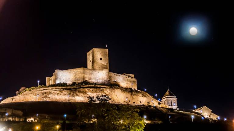 La expectación se desborda para capturar la superluna La expectación se desborda para capturar la superluna