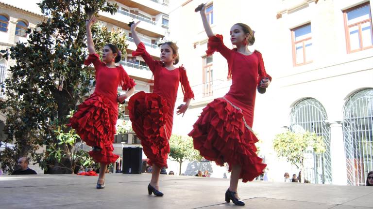 Zapateados y volantes que triunfan en la Deán Mazas Zapateados y volantes que triunfan en la Deán Mazas