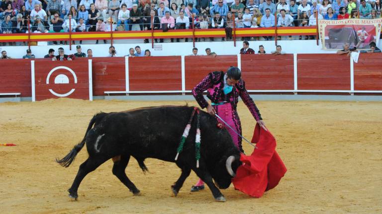 Navas llena de olés su nueva plaza Navas llena de olés su nueva plaza