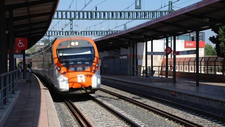 Un muerto y cinco heridos en un descarrilamiento de tren en Barcelona Un muerto y cinco heridos en un descarrilamiento de tren en Barcelona