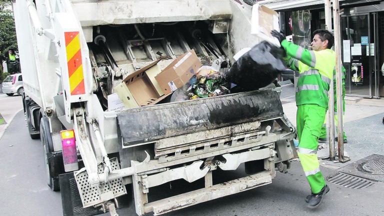 Descartan el rescate del servicio de recogida de basura