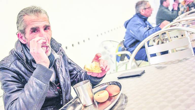 Un café, una ducha y ropa limpia Un café, una ducha y ropa limpia