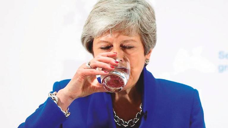May accede a preguntar por otro referéndum May accede a preguntar por otro referéndum