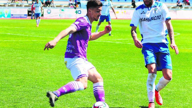 Óscar Quesada acerca al Real Jaén a la Copa del Rey Óscar Quesada acerca al Real Jaén a la Copa del Rey