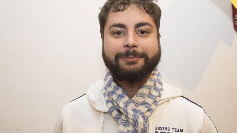 Una chirigota que no critica, “refiere” Una chirigota que no critica, “refiere”