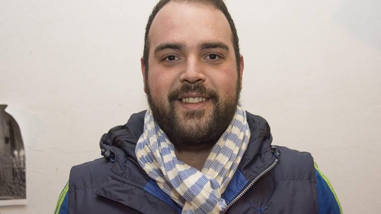 Una chirigota que no critica, “refiere” Una chirigota que no critica, “refiere”