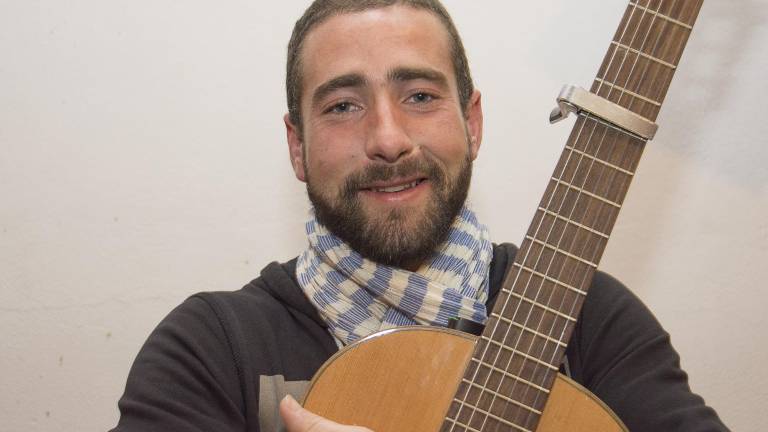 Una chirigota que no critica, “refiere” Una chirigota que no critica, “refiere”