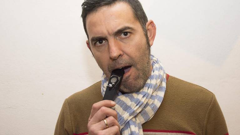 Una chirigota que no critica, “refiere” Una chirigota que no critica, “refiere”