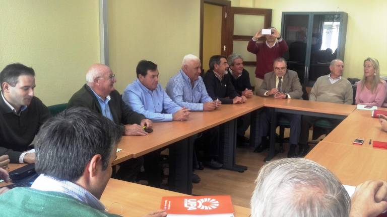 La Mesa del Campo ya negocia el jornal que se pagará en la aceituna La Mesa del Campo ya negocia el jornal que se pagará en la aceituna