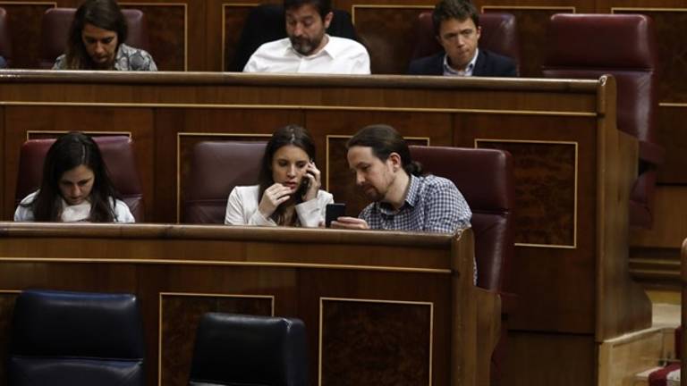 Iglesias y Montero reciben el apoyo de las bases del partido