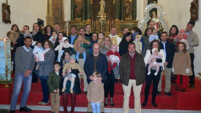 Lopera presenta “sus niños” a la Alharilla Lopera presenta “sus niños” a la Alharilla