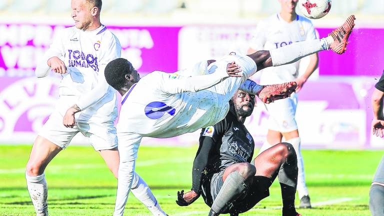 El Real Jaén se dispara en la Liga gracias al acierto de Montes El Real Jaén se dispara en la Liga gracias al acierto de Montes