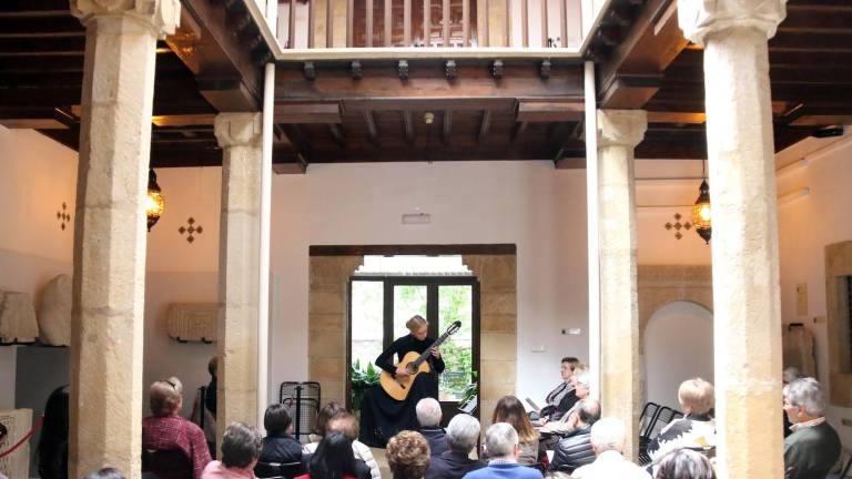 La guitarrista Julia Trintschuk en “Las Matinales del Festival” La guitarrista Julia Trintschuk en “Las Matinales del Festival”