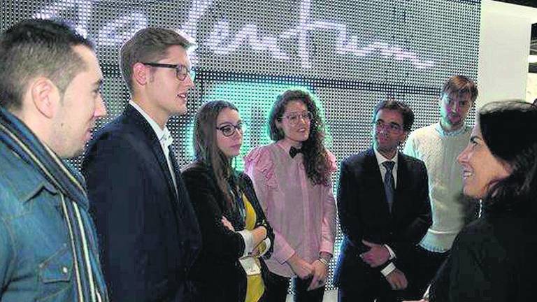 “Lesi” traduce lengua de signos para “agilizar la comunicación” “Lesi” traduce lengua de signos para “agilizar la comunicación”