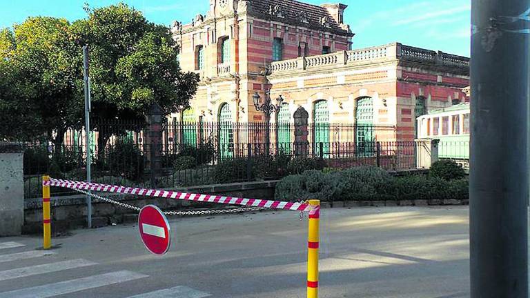 Polémica en torno al “cierre” de un aparcamiento libre de pago Polémica en torno al “cierre” de un aparcamiento libre de pago