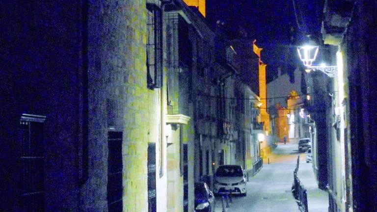 Obras instalará alumbrado led en 17 calles del Casco Antiguo Obras instalará alumbrado led en 17 calles del Casco Antiguo