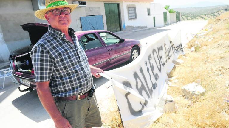 Alta tensión por dos parcelas en el casco urbano de Noalejo