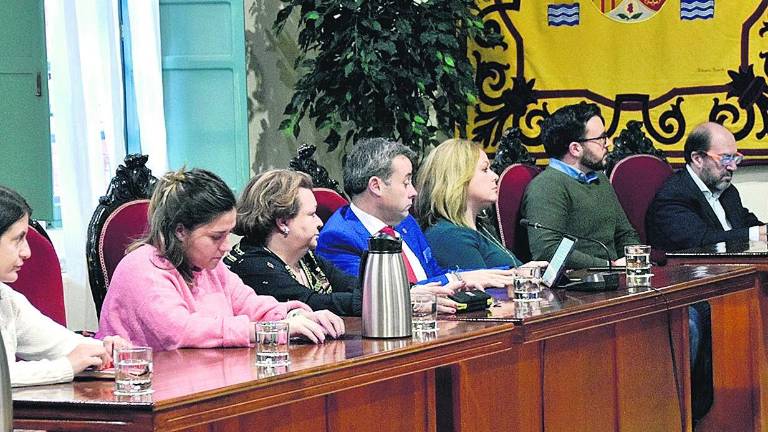 Los socialistas, a la gresca con el PP por “sostener” al alcalde Los socialistas, a la gresca con el PP por “sostener” al alcalde