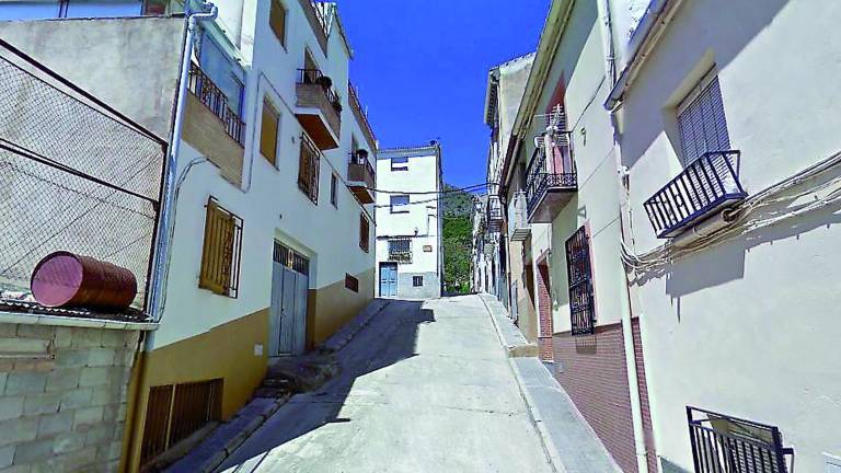 Una vecina de Cabra llevaba tres meses muerta en su casa Una vecina de Cabra llevaba tres meses muerta en su casa