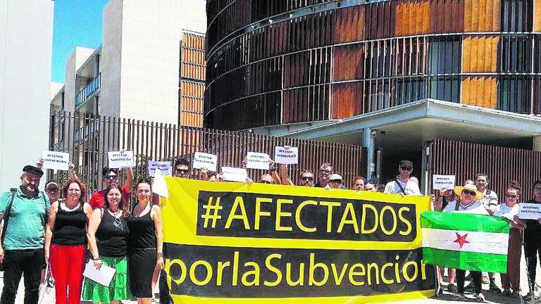 Autónomos luchan para no devolver subvenciones a IDEA Autónomos luchan para no devolver subvenciones a IDEA