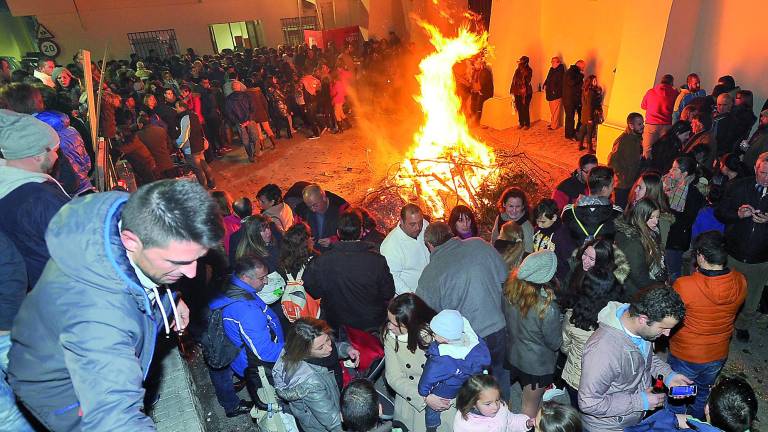 Diecinueve colectivos exigen que las lumbres sean por San Antón Diecinueve colectivos exigen que las lumbres sean por San Antón
