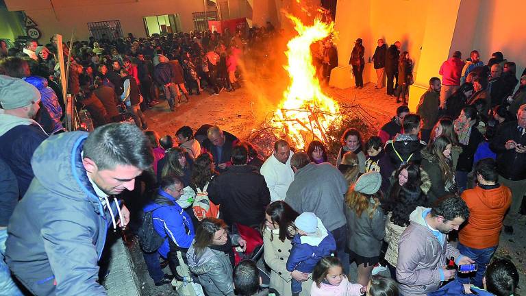 Diecinueve colectivos exigen que las lumbres sean por San Antón