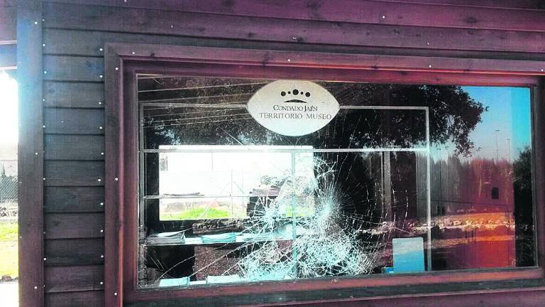 El Centro de Interpretación de Montizón, totalmente destrozado El Centro de Interpretación de Montizón, totalmente destrozado