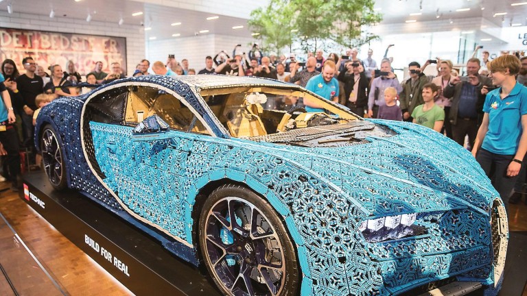 El Bugatti de un millon de piezas de Lego