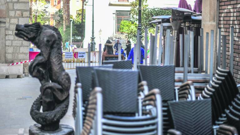 Bancos a la sombra y un 20% menos de terrazas Bancos a la sombra y un 20% menos de terrazas