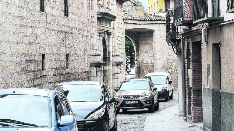 “Puerta del Ángel” demanda más zonas de aparcamiento “Puerta del Ángel” demanda más zonas de aparcamiento