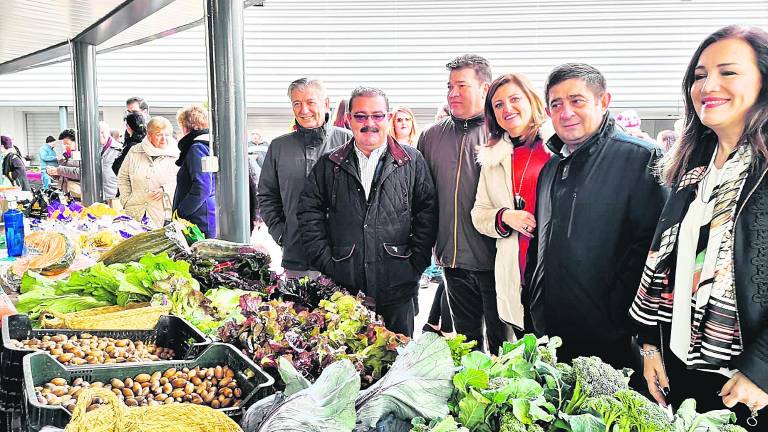 Peal de Becerro inaugura su flamante mercado de abastos