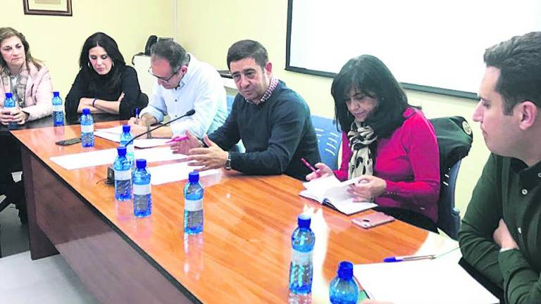 El PSOE habla de “engaño y cuento chino” El PSOE habla de “engaño y cuento chino”