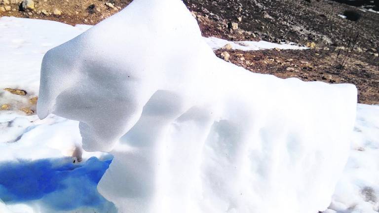 La nieve se resiste en Santiago-Pontones