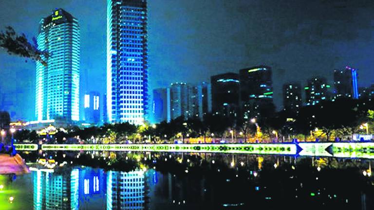 Una luna artificial iluminará una ciudad china Una luna artificial iluminará una ciudad china