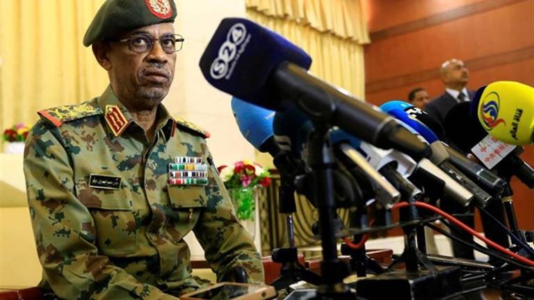 El Ejército de Sudán asume el poder tras arrestar a Al Bashir El Ejército de Sudán asume el poder tras arrestar a Al Bashir